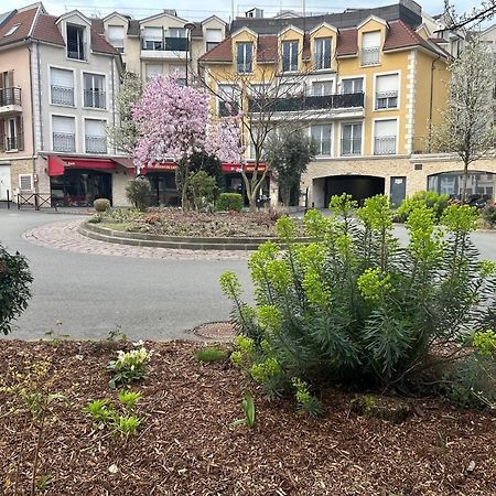 Studio Spacieux 4 Personnes Avec Terrasse Privee & Bureau - Gare A 4Min, Paris En 30Min Вилье-сюр-Марн Экстерьер фото