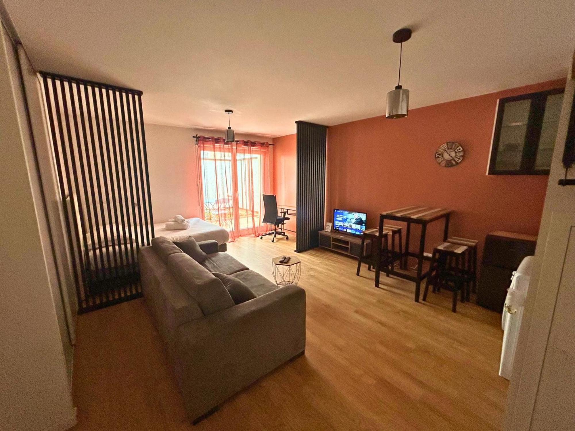 Studio Spacieux 4 Personnes Avec Terrasse Privee & Bureau - Gare A 4Min, Paris En 30Min Вилье-сюр-Марн Экстерьер фото